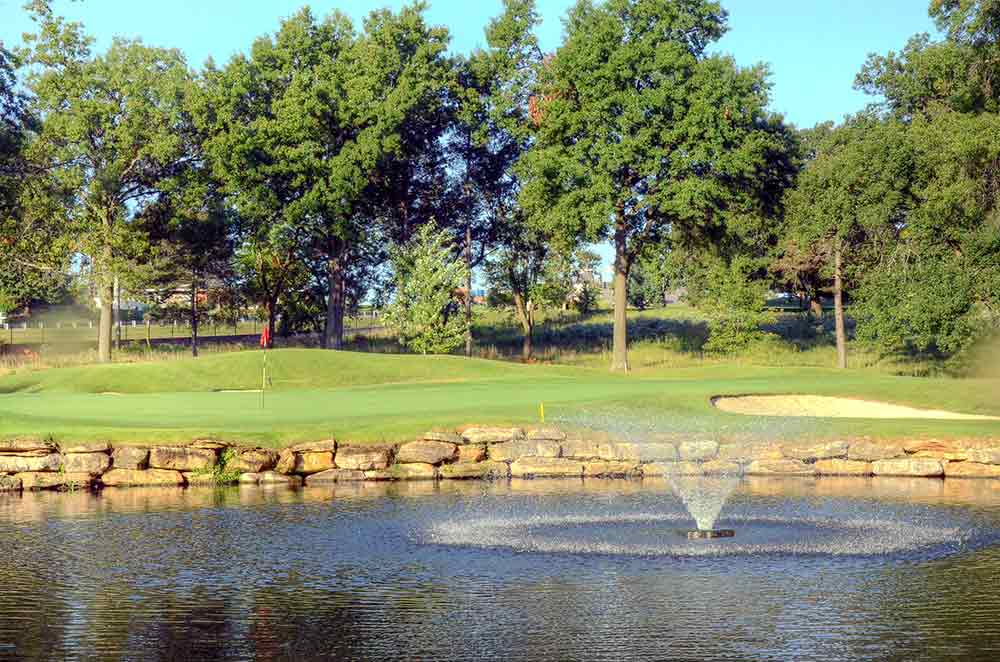 Meadowbrook Country Club, Ballwin, Missouri - Golf course information and reviews.