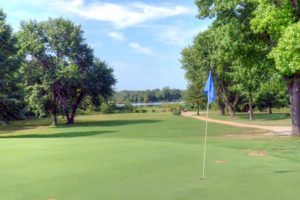 Gene-Pray-Memorial-Golf-Course,-El-Dorado-Springs,-MO-Green