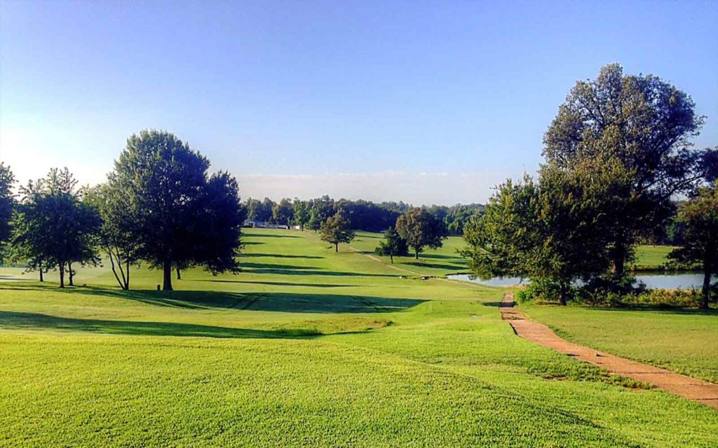 Hidden Trails Country Club. Golf Courses in Dexter, Missouri