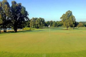 Hidden Trails Country Club. Golf Courses in Dexter, Missouri